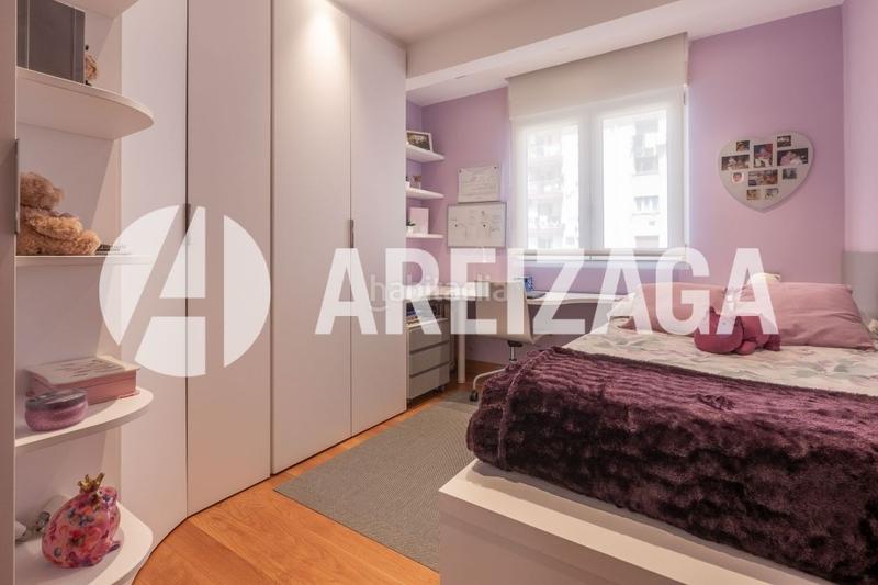 Foto adb1b47e-a183-484e-9956-1d43e3314c34. Piso amplio piso con terraza orientada al sureste para entrar a vivir . garaje cerrado opcional con altillo en 80.000.. en Donostia - San Sebastián