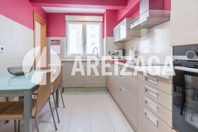 Foto d6c0111b-0bb5-425d-8d3a-d56baa76429d. Piso amplio piso con terraza orientada al sureste para entrar a vivir . garaje cerrado opcional con altillo en 80.000.. en Donostia - San Sebastián