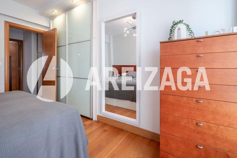 Foto e0107983-cddf-4ca5-a2ac-fc6ae277398c. Piso amplio piso con terraza orientada al sureste para entrar a vivir . garaje cerrado opcional con altillo en 80.000.. en Donostia - San Sebastián