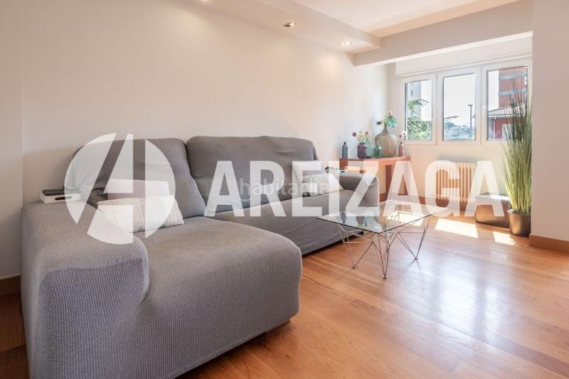 Foto f0d1af8f-9191-481f-acb6-b5e6f51e6415. Piso amplio piso con terraza orientada al sureste para entrar a vivir . garaje cerrado opcional con altillo en 80.000.. en Donostia - San Sebastián