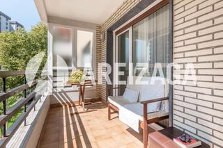 Appartement  De julio urkijo ibilbidea. Amplio piso con terraza orientada al sureste para entrar a vivir