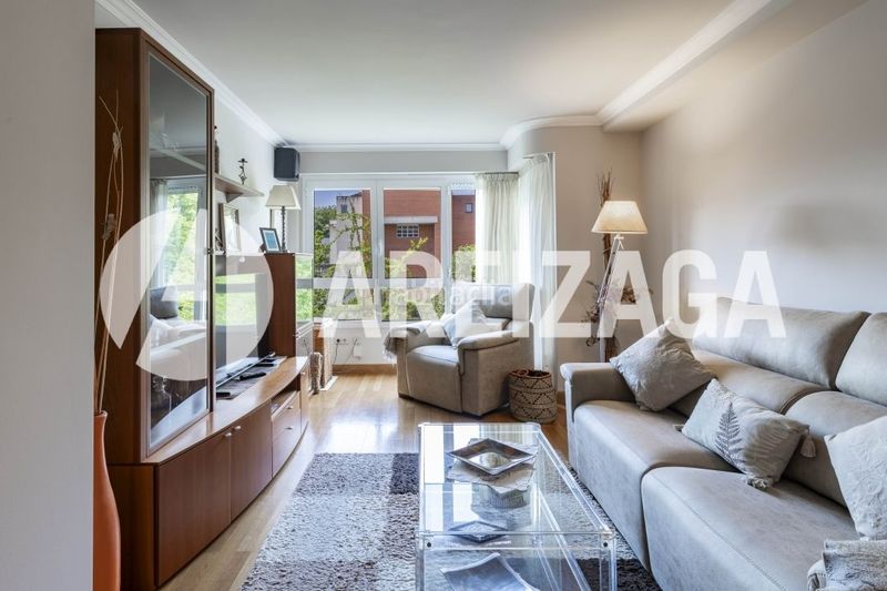 Foto ddbe3061-d5fa-4761-a1f3-435232e0080a. Piso ondarreta con vista despejada y al sur , extraordinaria vivienda, altura intermedia. garaje y trastero incluidos. en Donostia - San Sebastián