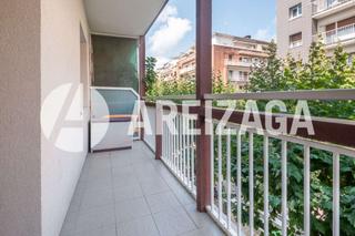 Appartement à Egia. Agradable piso con terraza orientada al noroeste en egia. para e
