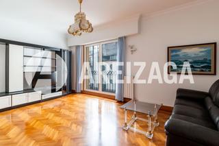 Appartamento in Bergara kalea 5. Apartamento alto, luminoso, a 2 minutos de la avd de la libertad