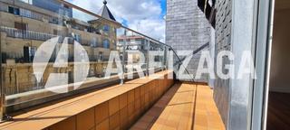 Location Attique  San martin kalea 66. Alquiler estable, sin muebles. caprichoso ático con dos amplias