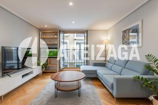 Pis  Fermin calbeton kalea. Agradable piso exterior para entrar a vivir en el corazón de la