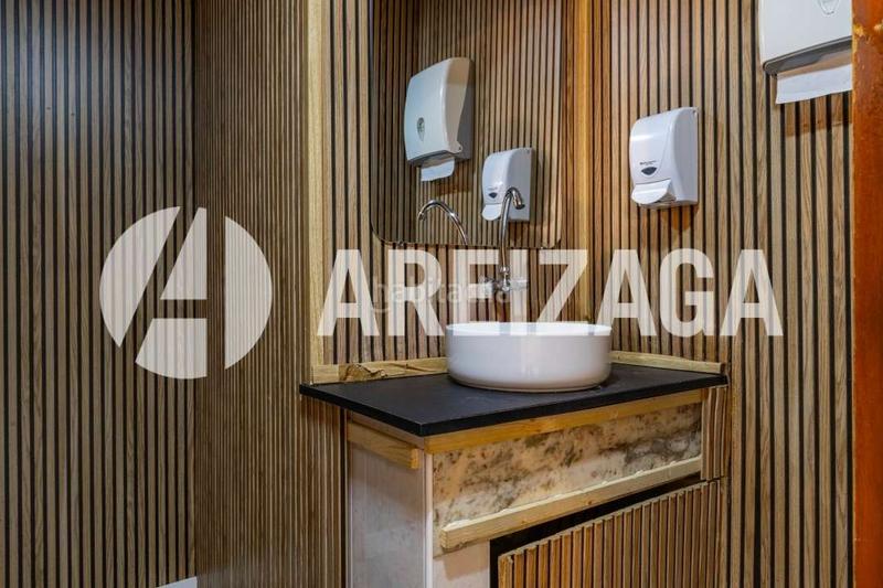 Foto 6fbc71f0-9e0a-4659-af55-2b65bafba743. Location local commercial dans matia kalea 17 dans Antiguo Donostia - San Sebastián