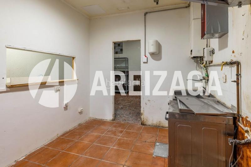 Foto a085d430-bdb2-481f-afa4-de15668fb3c2. Rent business premise in matia kalea 17 in Antiguo Donostia - San Sebastián