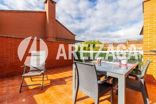 Appartement  Erramunene kalea. Aiete  dúplex caprichoso con mucha luz, terraza amplia, garaje y