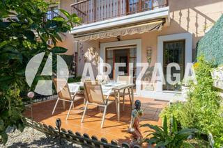 Casa adosada  Tolaregoia kalea. Villa adosada, con terraza  jardín al sur, 4 plantas. buen estad