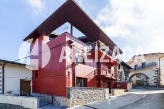 Etagenwohnung in Astondo bidea 3. Casa unifamiliar de 2008, en buen estado, con amplia terraza sol