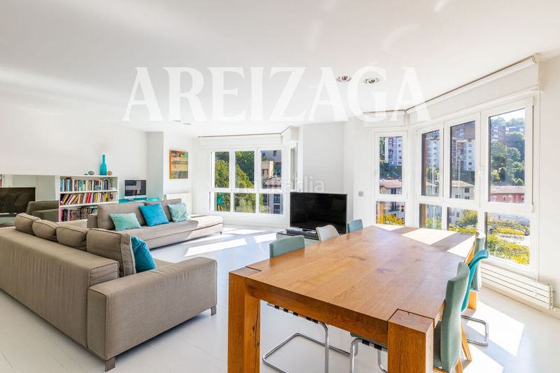 Foto ae7cef3f-9db8-4c52-bac8-ec6eddfb1010. Piso magnífica vivienda al comienzo de benta berri, a 5 minutos de la playa de ondarreta, de construcción reciente, con terraza al sur. en Donostia - San Sebastián
