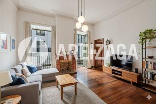 Pis a Área Romántica. Calle loiola, en una ubicación privilegiada, junto a la catedral