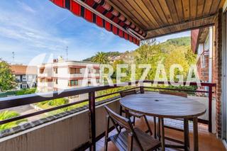 Pis  Alcalde j. elosegi hiribidea. Exclusiva vivienda en urbanización privada, con piscina, 2 plaza