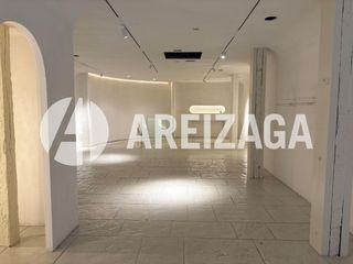 Lloguer Local Comercial a Andia kalea 4. Local diáfano con amplio escaparate y en buen estado de conserva