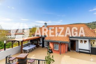 Appartement à Jaizkibel hiribidea 24. Imponente vivienda con 600 m de terraza y jardín. dúplex con 3 h