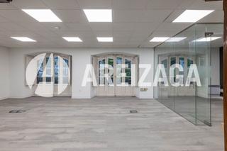 Appartement à Área Romántica. Piso segregable en venta en la calle garibay, con 4 amplios huec