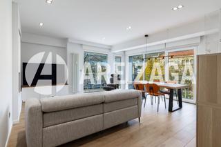 Pis a De zumalakarregi hiribidea 9. Piso reformado con terraza a 2 minutos de la playa de ondarreta