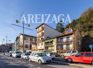 Appartement à Pasaia. Vivienda con vistas al mar en san pedro para reformar.