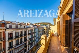 Àtic a Calle txurruka 9. Piso a estrenar, con preciosas vistas y terraza amplia, a la cal