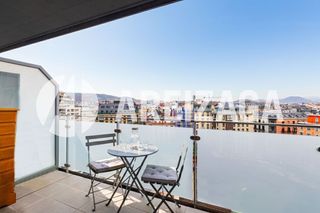 Pis  Plaza arroka. Apartamento de obra reciente, con terraza, y vistas a la plaza d