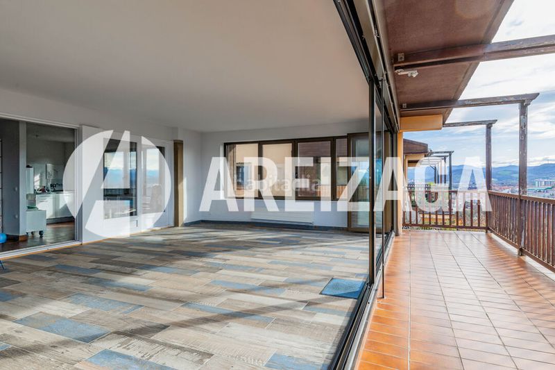 Foto 1f5cdb0c-24b3-4aa8-8ab9-0b3b4905ccc9. Piso en paseo de ulía 145 ulía vivienda de gran superficie, con imponentes vistas, balcones, garaje, instalaciones deportivas sauna. en Donostia - San Sebastián