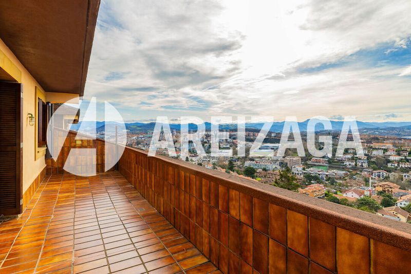 Foto 57bbec42-13d9-4e6d-902d-fcf7660933dd. Piso en paseo de ulía 145 ulía vivienda de gran superficie, con imponentes vistas, balcones, garaje, instalaciones deportivas sauna. en Donostia - San Sebastián