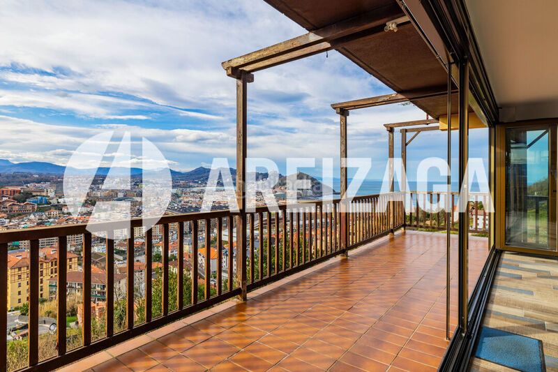 Foto 6b1134dc-fc33-4b79-ad62-5dc712d7f06f. Piso en paseo de ulía 145 ulía vivienda de gran superficie, con imponentes vistas, balcones, garaje, instalaciones deportivas sauna. en Donostia - San Sebastián