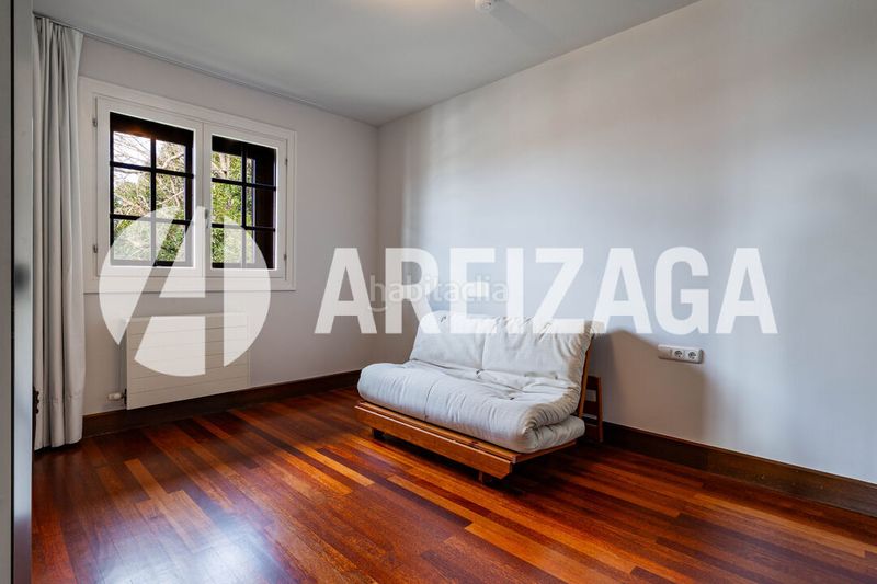 Foto 98bf9b0b-72ab-4d87-ba7e-d746f13dd08a. Piso en paseo de ulía 145 ulía vivienda de gran superficie, con imponentes vistas, balcones, garaje, instalaciones deportivas sauna. en Donostia - San Sebastián