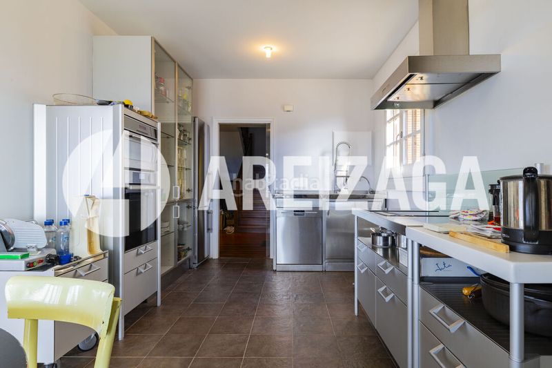 Foto a3fe9e9a-34ae-440f-be2f-8623c274c064. Piso en paseo de ulía 145 ulía vivienda de gran superficie, con imponentes vistas, balcones, garaje, instalaciones deportivas sauna. en Donostia - San Sebastián