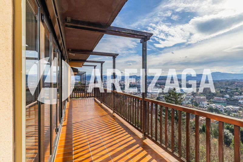 Foto c83ad0c4-4a25-42e5-912a-b766ba8756b1. Piso en paseo de ulía 145 ulía vivienda de gran superficie, con imponentes vistas, balcones, garaje, instalaciones deportivas sauna. en Donostia - San Sebastián