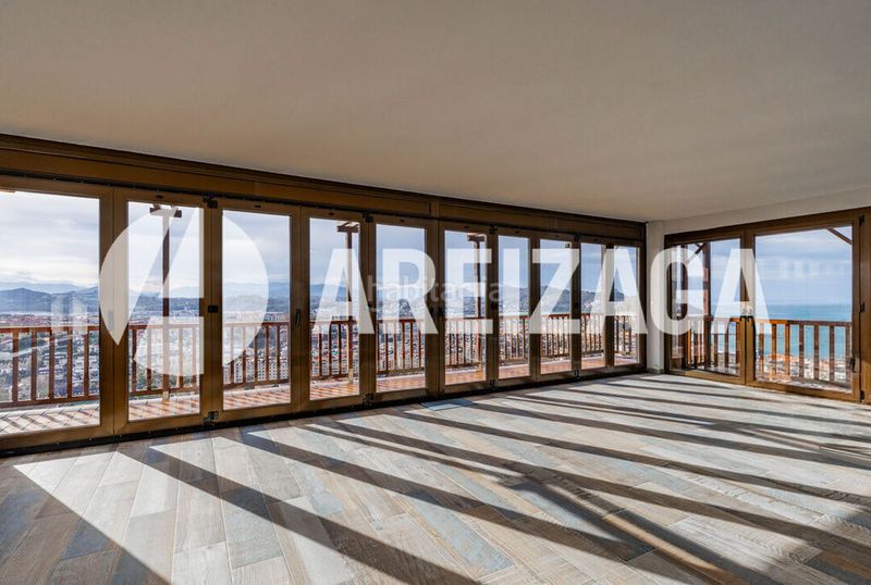 Foto e8db924c-bfcf-4318-b7e7-e4b5ba0310af. Piso en paseo de ulía 145 ulía vivienda de gran superficie, con imponentes vistas, balcones, garaje, instalaciones deportivas sauna. en Donostia - San Sebastián