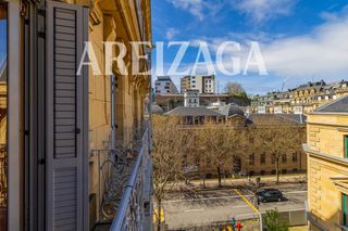 Pis a Calle sánchez toca 11. Agradable piso exterior con balcón, de estructura de hormigón, e