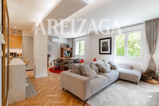 Etagenwohnung  Avenida sancho el sabio. Al comienzo de sancho el sabio, vivienda reformada con materiale
