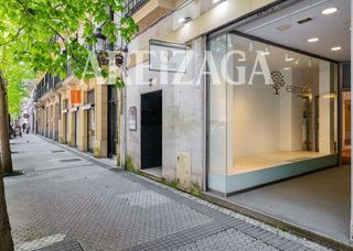 Lloguer Local Comercial a Calle garibai 18. Local comercial entre el boulevard y la avda libertad, en zona d