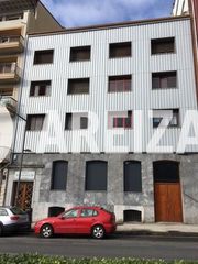 Miete Büro in Altza. Frente al puerto pasajes despacho de 14 m2. aseos comunes.