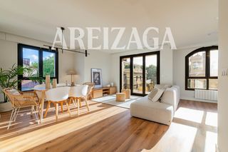 Pis a Egia. Vivienda reformada con 3 habitaciones, 2 baños y terraza. ubicad