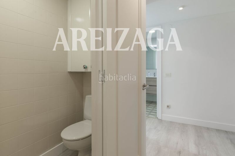 Foto 5debf2a1-9ae1-4fc8-893d-6cca3684f5f6. Piso zona alta Egia, piso muy luminoso, a 2 fachadas, en buen estado. en Donostia - San Sebastián