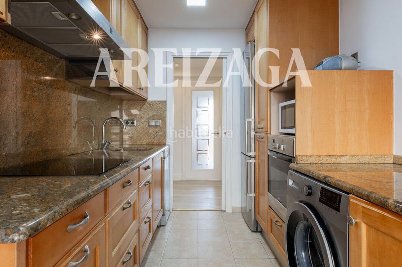 Foto ca179d85-318d-4919-8fcf-95eac1bdc623. Piso zona alta Egia, piso muy luminoso, a 2 fachadas, en buen estado. en Donostia - San Sebastián