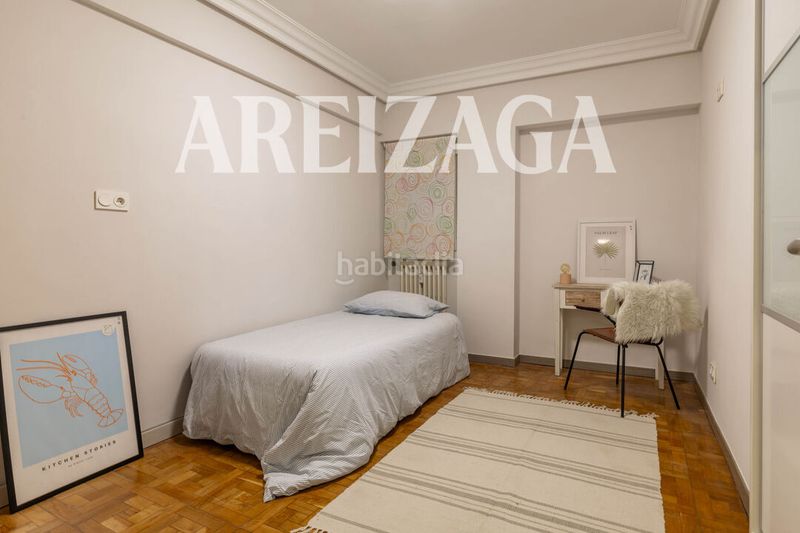 Foto 2ee1dc64-4fba-4c8b-8a43-ae69938be213. Piso en plaza las armerías 2 plaza armerias, piso exterior con terraza a la plaza zona peatonal, en edificio rehabilitado. en Donostia - San Sebastián