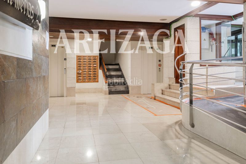 Foto 442b12d8-a756-4e2f-9322-9156cbe71837. Piso en plaza las armerías 2 plaza armerias, piso exterior con terraza a la plaza zona peatonal, en edificio rehabilitado. en Donostia - San Sebastián