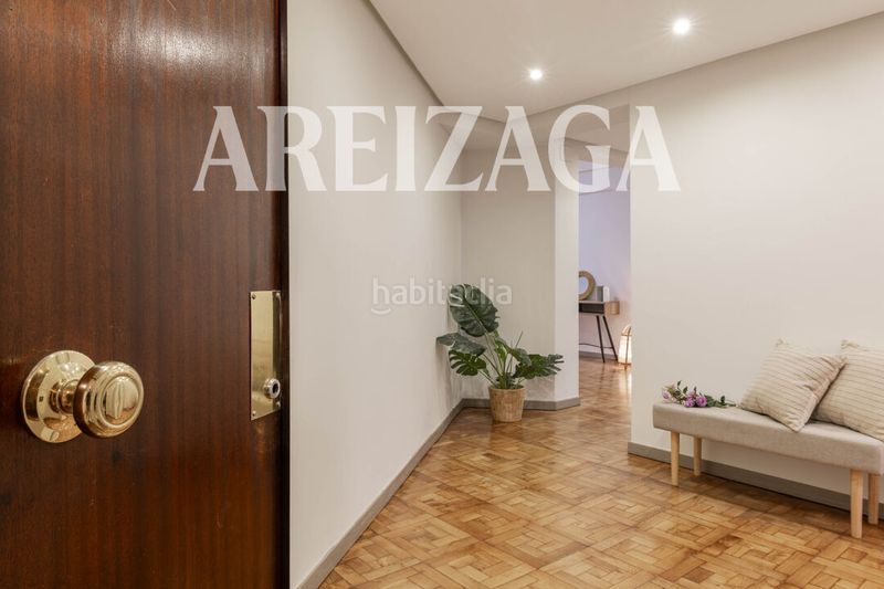 Foto 5c8378fc-defc-43ea-9036-03b81a8e73ce. Piso en plaza las armerías 2 plaza armerias, piso exterior con terraza a la plaza zona peatonal, en edificio rehabilitado. en Donostia - San Sebastián