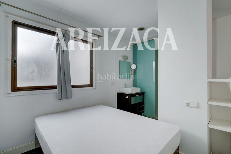 Foto 2a2804fd-8ccb-489e-b607-3a8148c7cd87. Piso en calle de rentería 1 luminoso estudio en planta alta con terraza de uso privativo en Gros en Donostia - San Sebastián