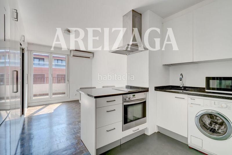 Foto 325fe3b8-b357-4e5a-a81a-1ea4b4fad02b. Piso en calle de rentería 1 luminoso estudio en planta alta con terraza de uso privativo en Gros en Donostia - San Sebastián