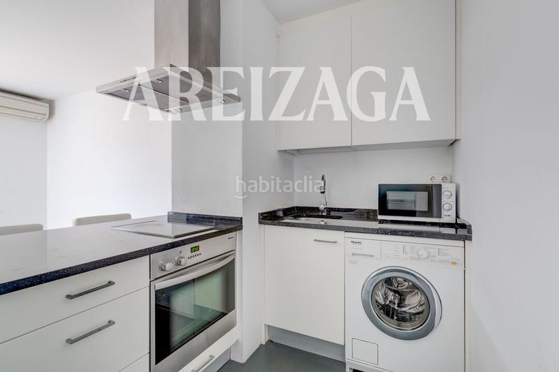 Foto 34b864af-db61-41c8-aabd-f6d994fb1399. Piso en calle de rentería 1 luminoso estudio en planta alta con terraza de uso privativo en Gros en Donostia - San Sebastián