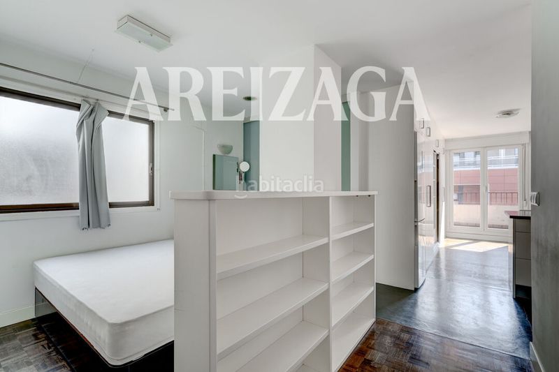 Foto 46433cb8-5861-4f95-9e91-013991d8a27e. Piso en calle de rentería 1 luminoso estudio en planta alta con terraza de uso privativo en Gros en Donostia - San Sebastián