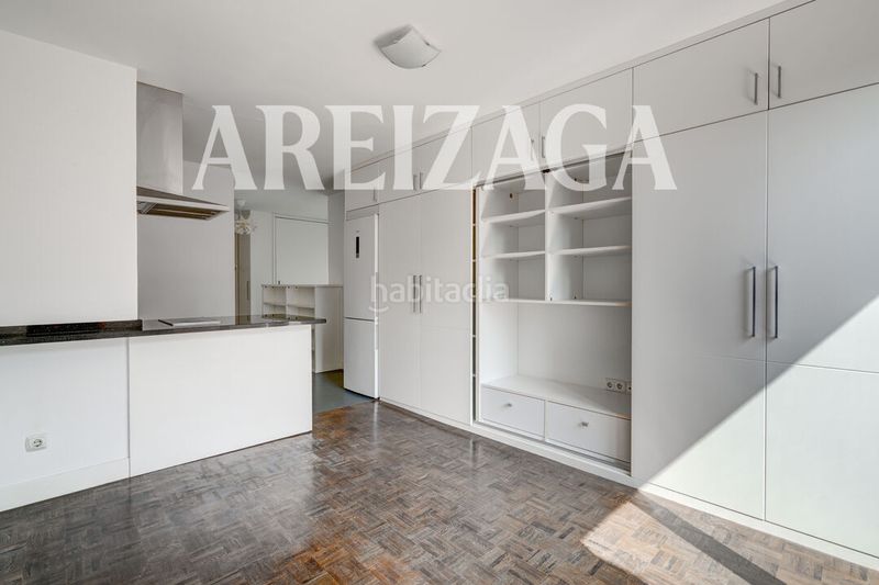 Foto 7bbecd62-51d8-45bd-868d-1d5dfadc088c. Piso en calle de rentería 1 luminoso estudio en planta alta con terraza de uso privativo en Gros en Donostia - San Sebastián