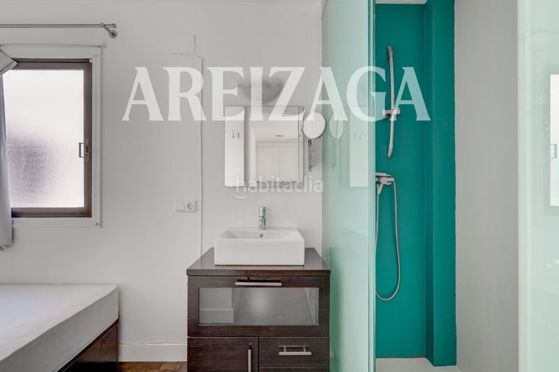 Foto ab4279e6-b34b-48b6-9861-545a7a5861d6. Piso en calle de rentería 1 luminoso estudio en planta alta con terraza de uso privativo en Gros en Donostia - San Sebastián
