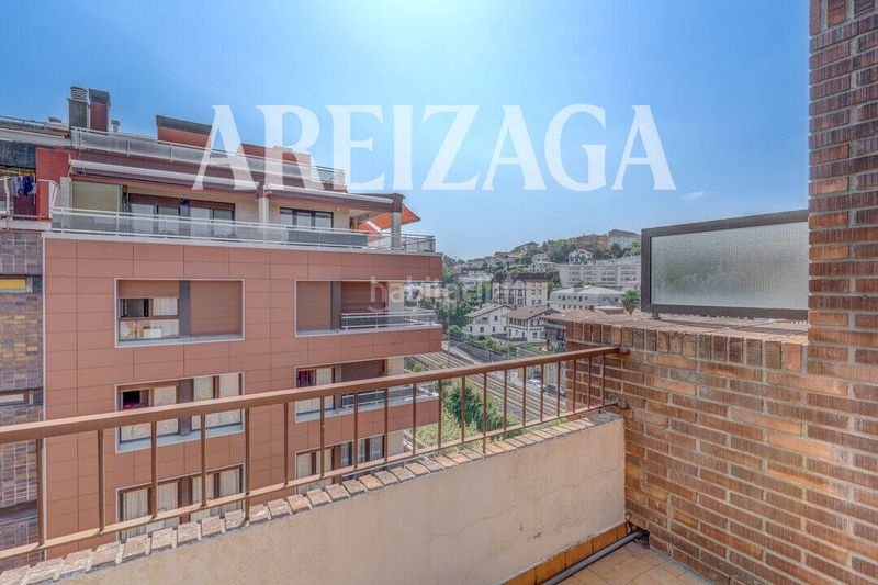 Foto aee25d0e-0aaa-4158-b91a-e195fbecd482. Piso en calle de rentería 1 luminoso estudio en planta alta con terraza de uso privativo en Gros en Donostia - San Sebastián