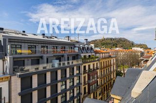 Lloguer Pis a Área Romántica. Alquiler de larga duración de amplio piso de 3 habitaciones orie